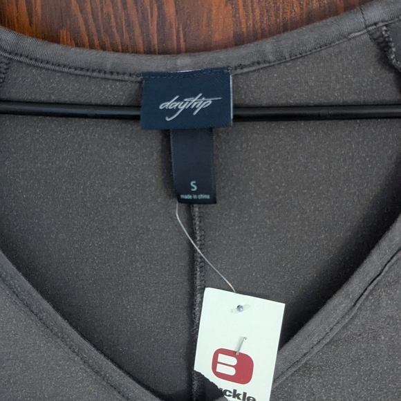 New with Tags Daytrip  Brown V Neck with Printed Sleeves Shirt Size Small - Picture 4 of 6